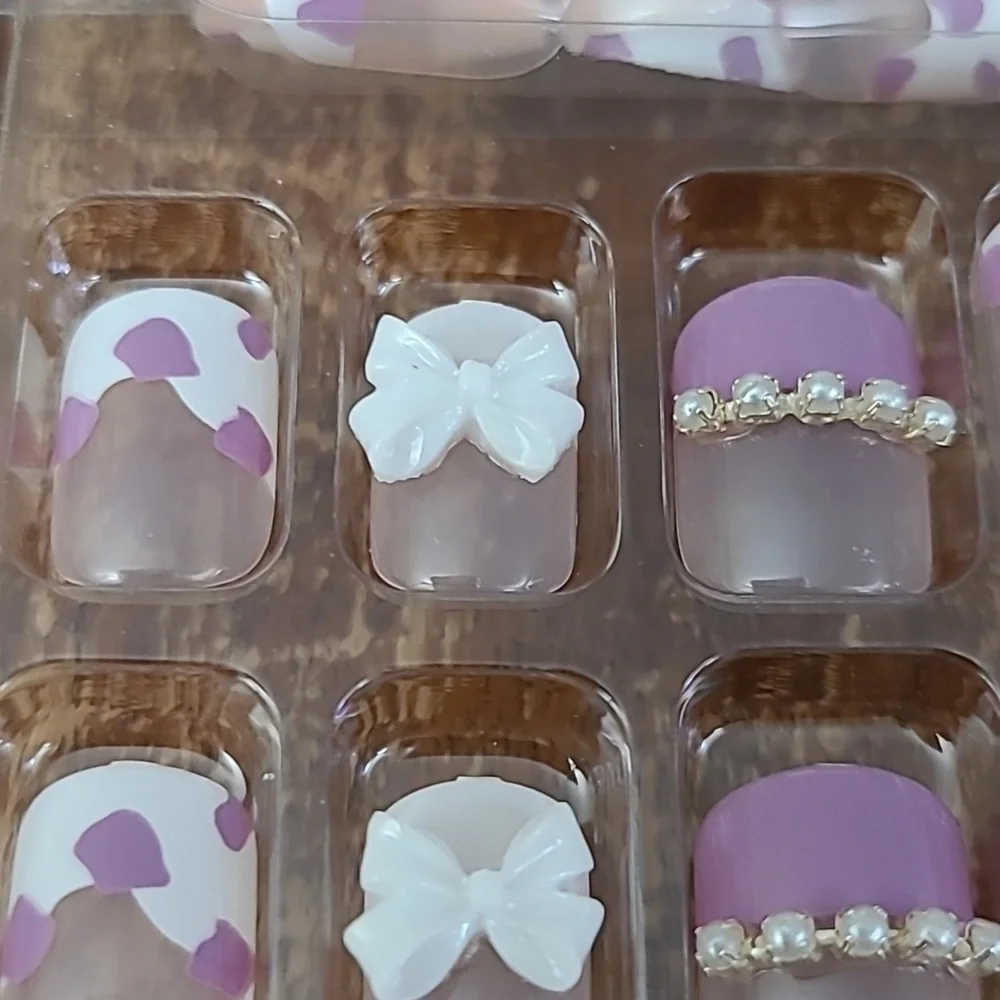 2/$16 Pearls & Bows Press on Nails